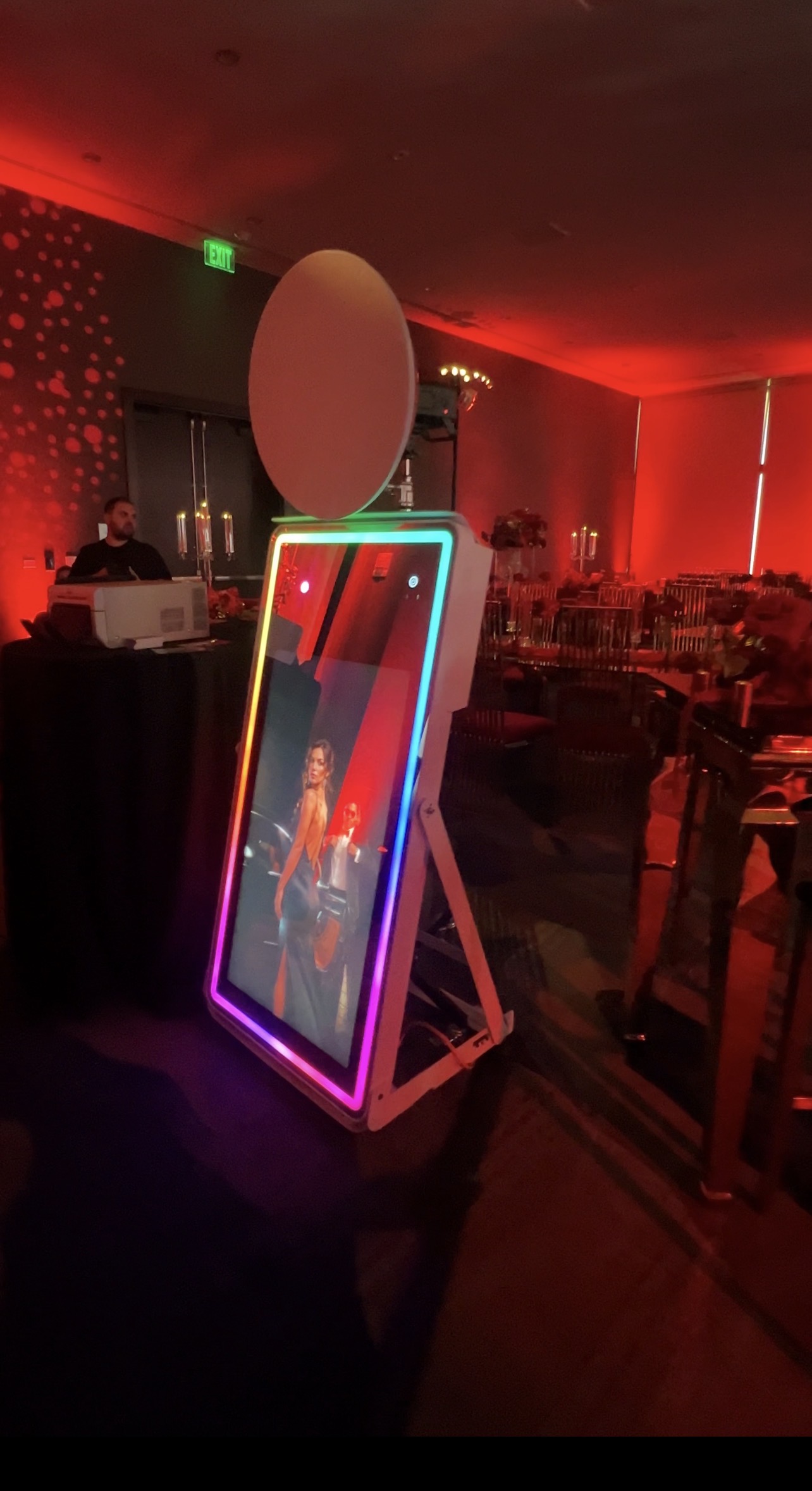 Premium ELIO mirror booth setup